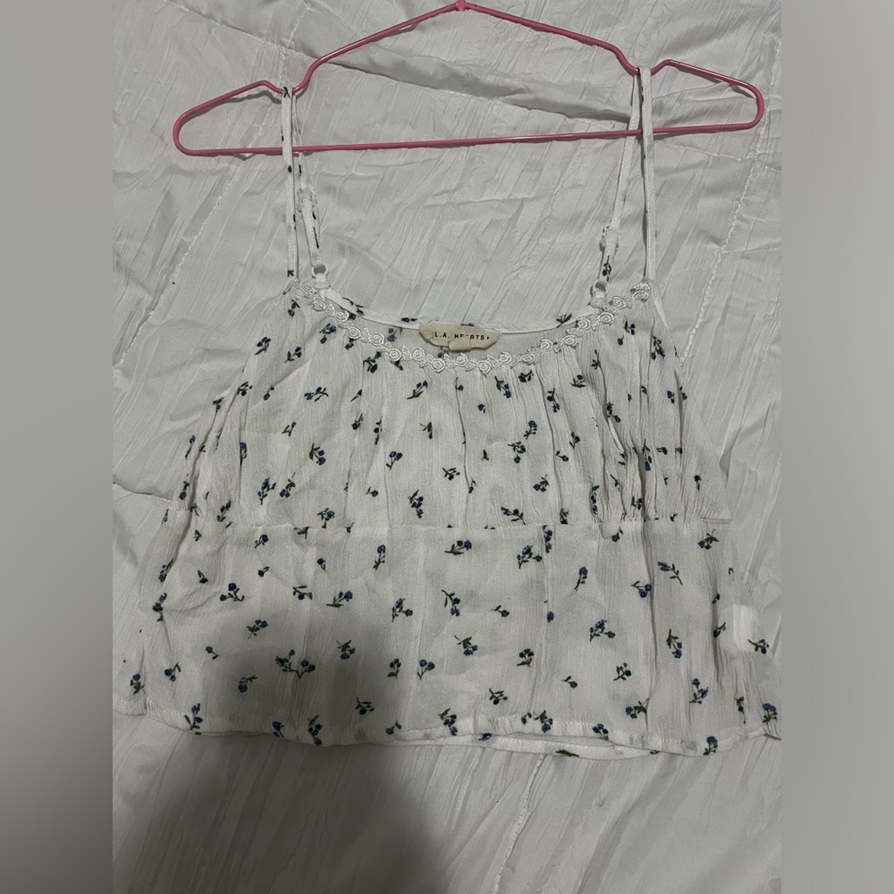 La hearts flower crop top